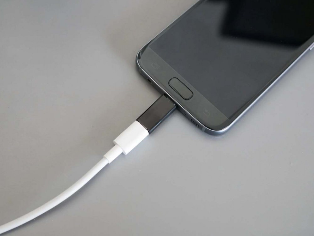 Apple iPhone 14 Pro átalakító adapter micro USB csatlakozóról TYPE-C csatlakozóra fekete