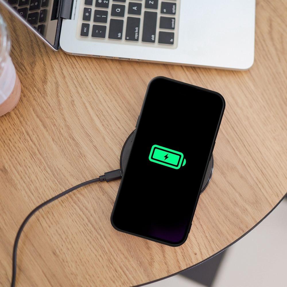 SILICONE MAG COVER Tok – MagSafe-kompatibilis az iPhone 13 Pro Max készülékhez, Fekete színben